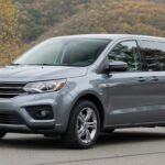 Camioneta Ford gris en la ruta